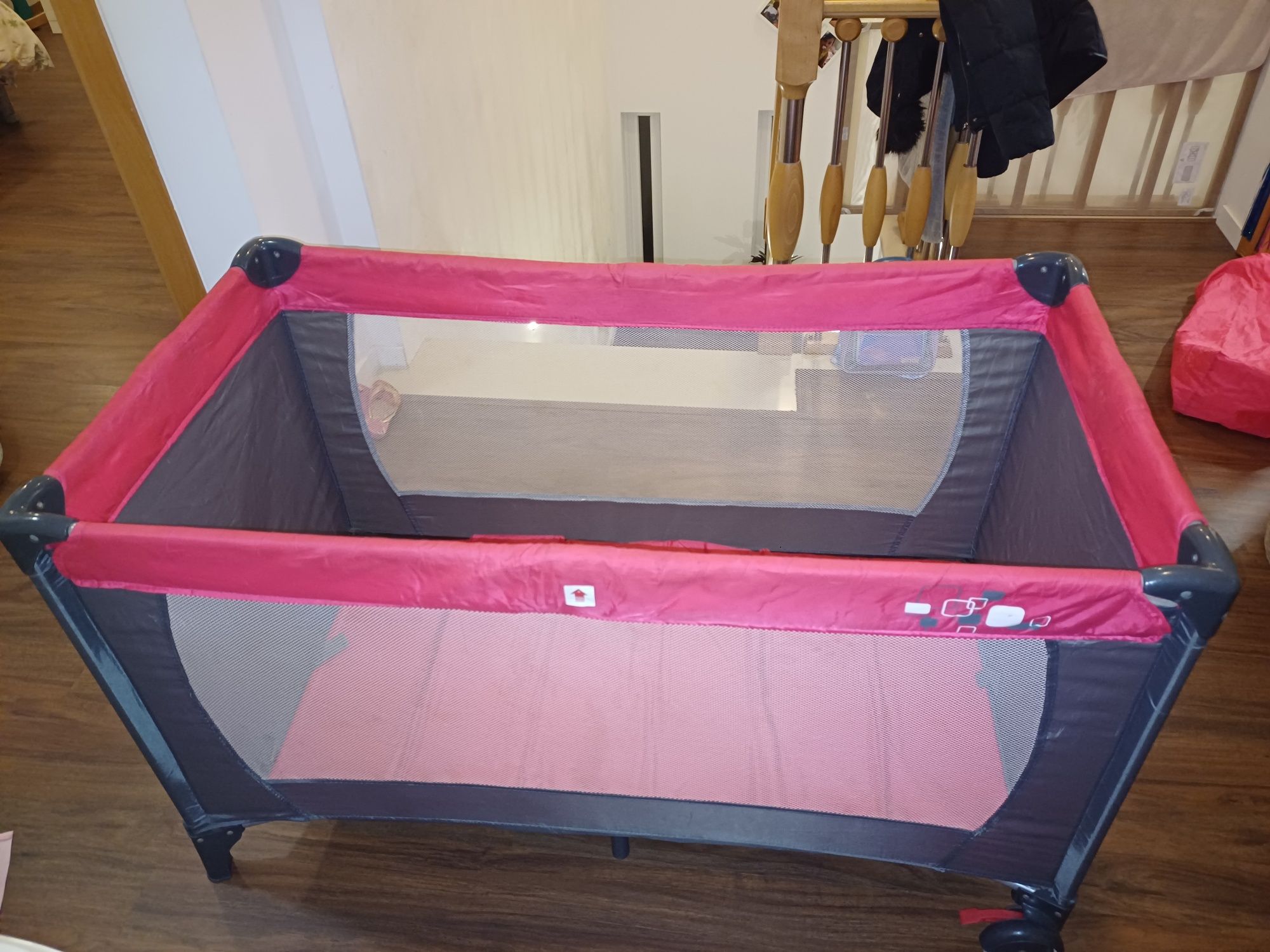 Cama de viagem bebé rosa