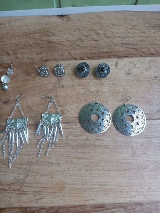 Вітаю.Лот сережки біжутерія.