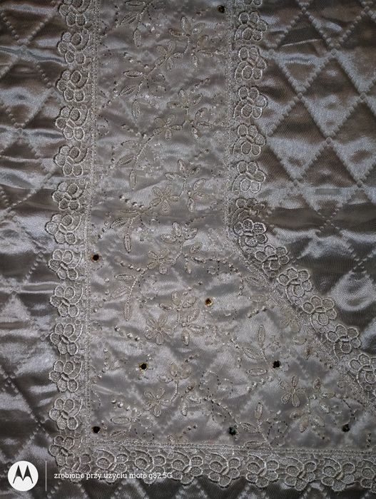 Ozdobne nakrycie/narzuta na łóżeczko dziecięce