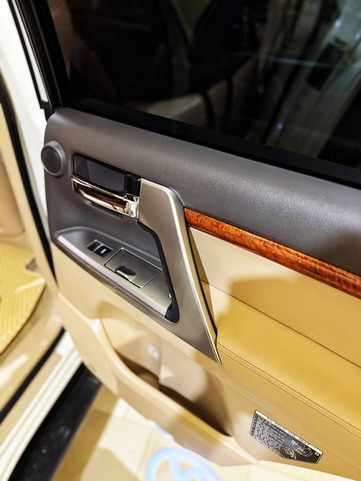 Toyota Land Cruiser 200 • 2013 • 4.5 V8 Diesel • 70th Anniversary