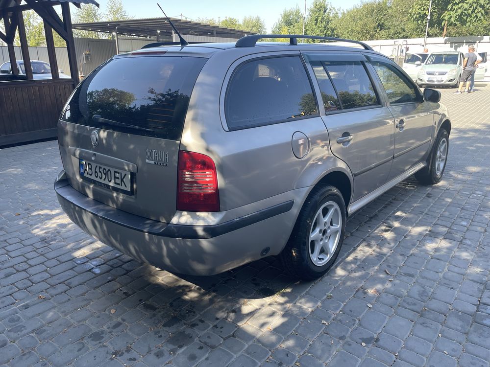 Skoda Octavia 1.6 mpi, газ/бензин, 2009 рік