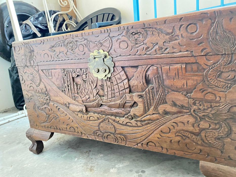 Baú esculpido em madeira: As Tormentas Dos Descobrimentos