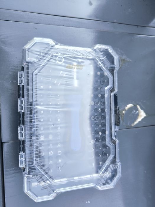 Zestaw bitów z śrubokrętem grzechotkowym