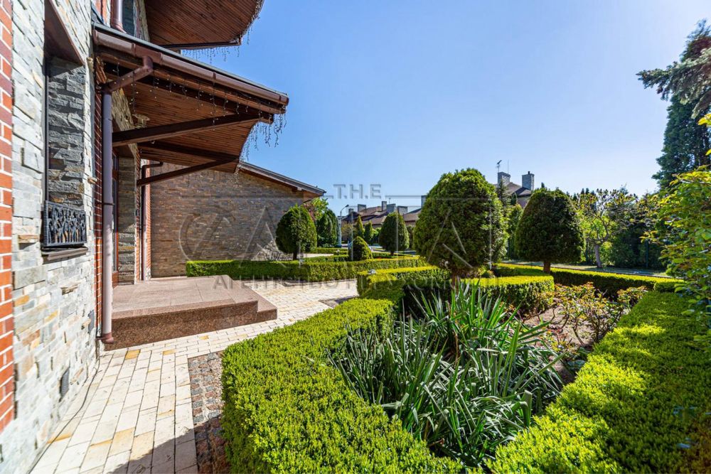 Оренда дизайнерського будинку 441m2 в КМ "Сонячна долина" с. Романкiв