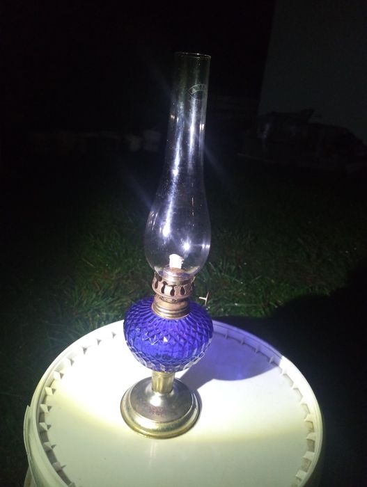 Stara lampa naftowa niebieska