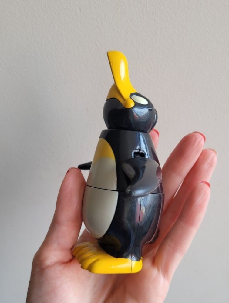 Іграшки Мак Дональдс пінгвін завідний пингвин Mc Donald's