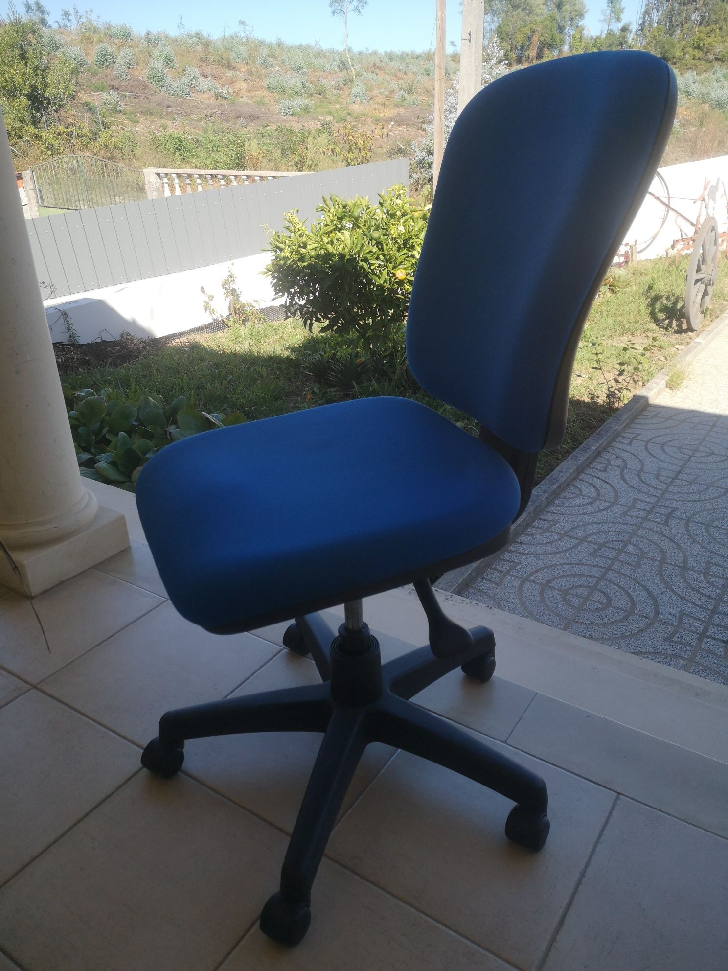 Cadeira de escritório como nova