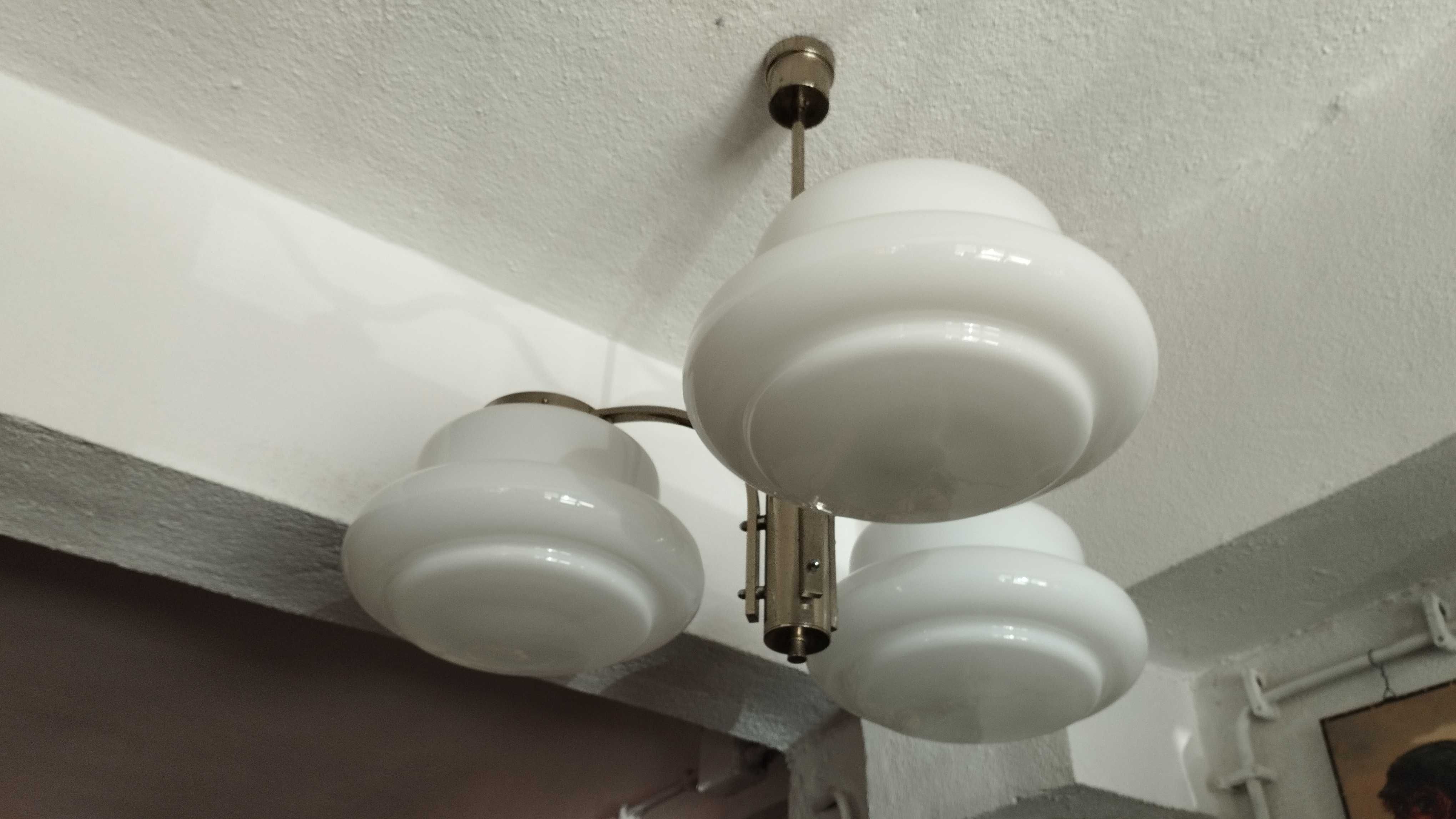 Candeeiros de teto art deco.