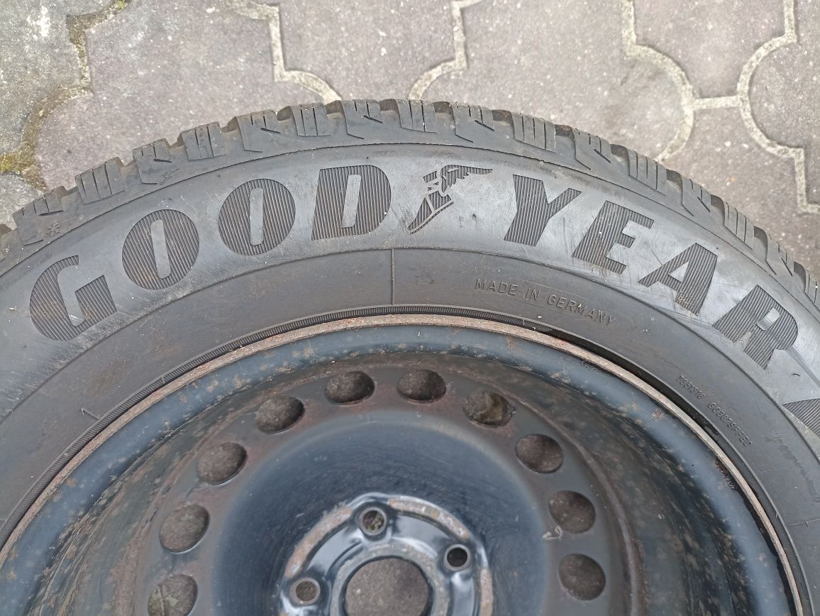 4 opony zimowe Goodyear z felgami