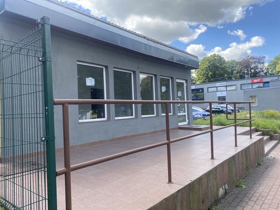 50m2 wejście z chodnika parking