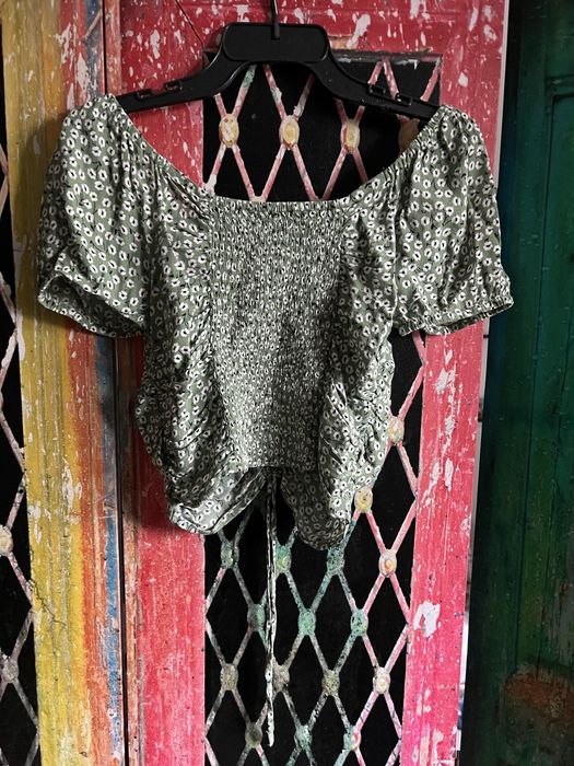 Zielony damski marszczony top na krótki rękaw w kwiaty H&M