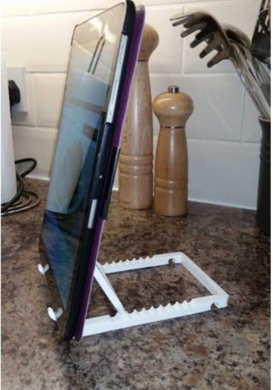 Suporte para telemóvel ajustável com dobradiças em 3D