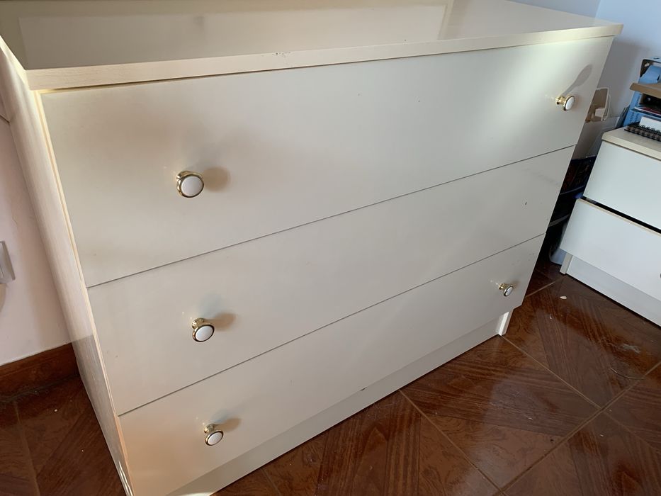 Movel multi-uso comoda com 3 gavetas e espelho