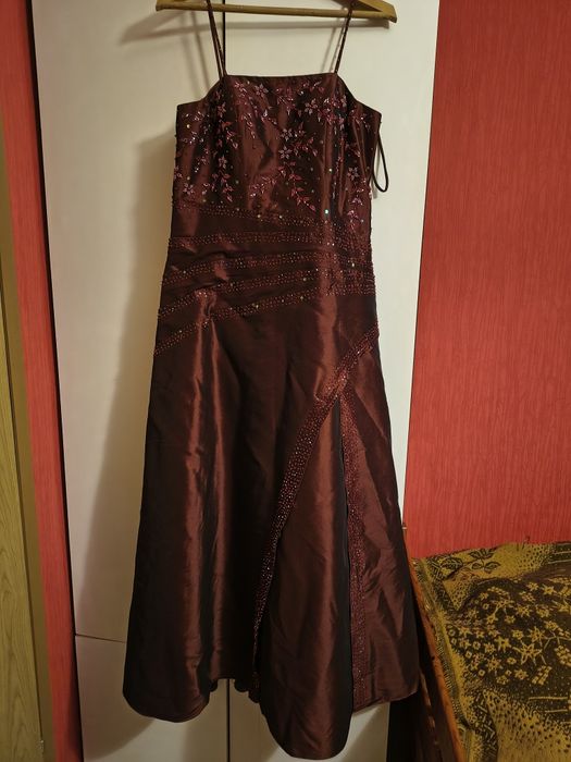 Długa sukienka z koralikami