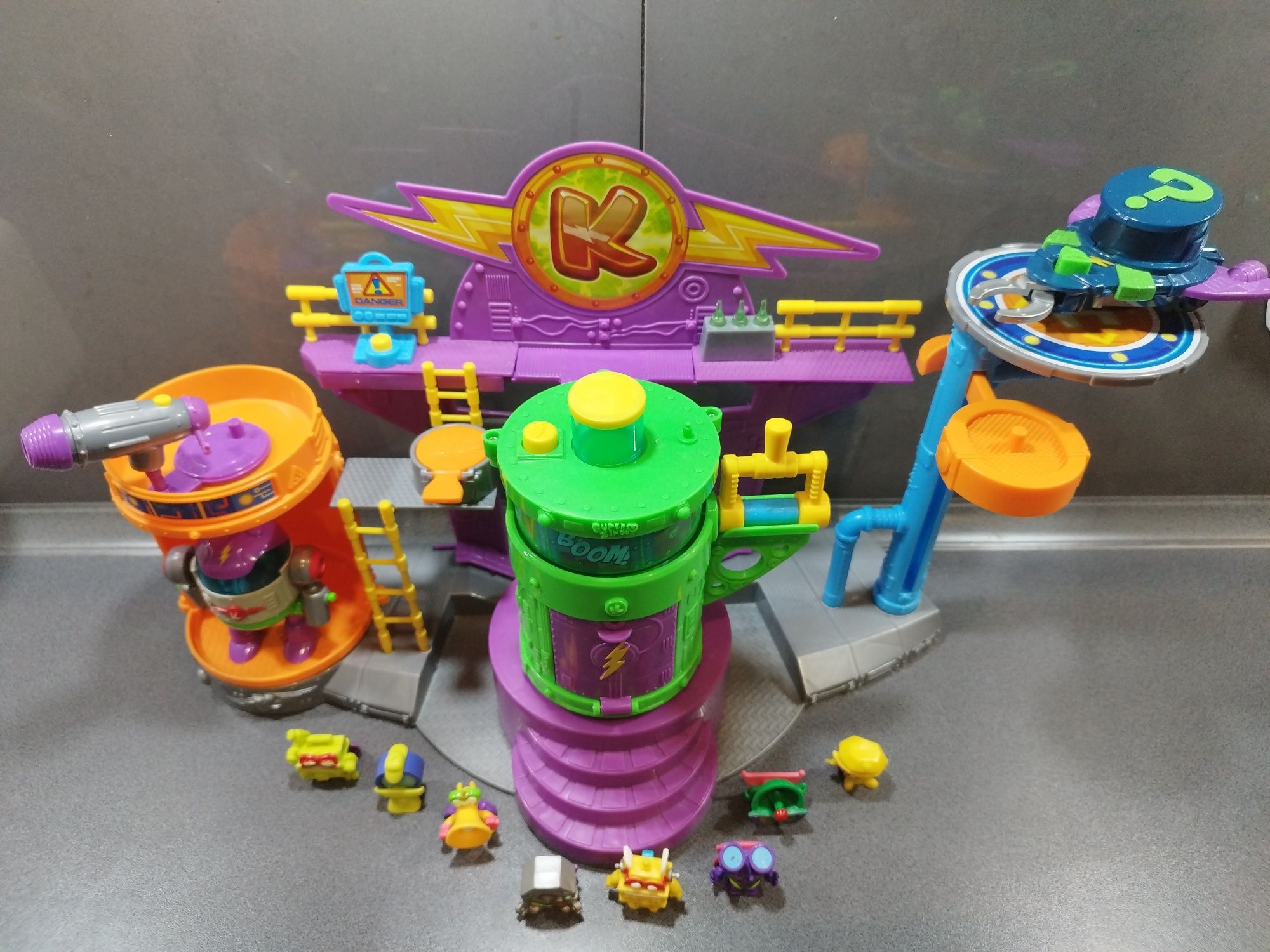 Super Zings Laboratorium Kazzom