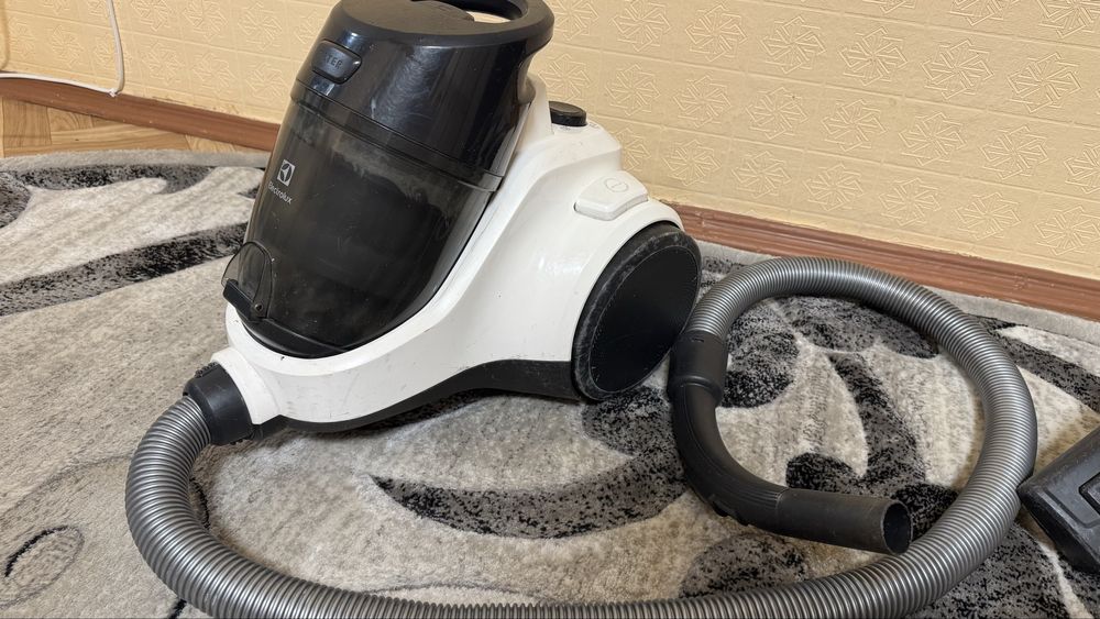 пылесос electrolux ec41-25w