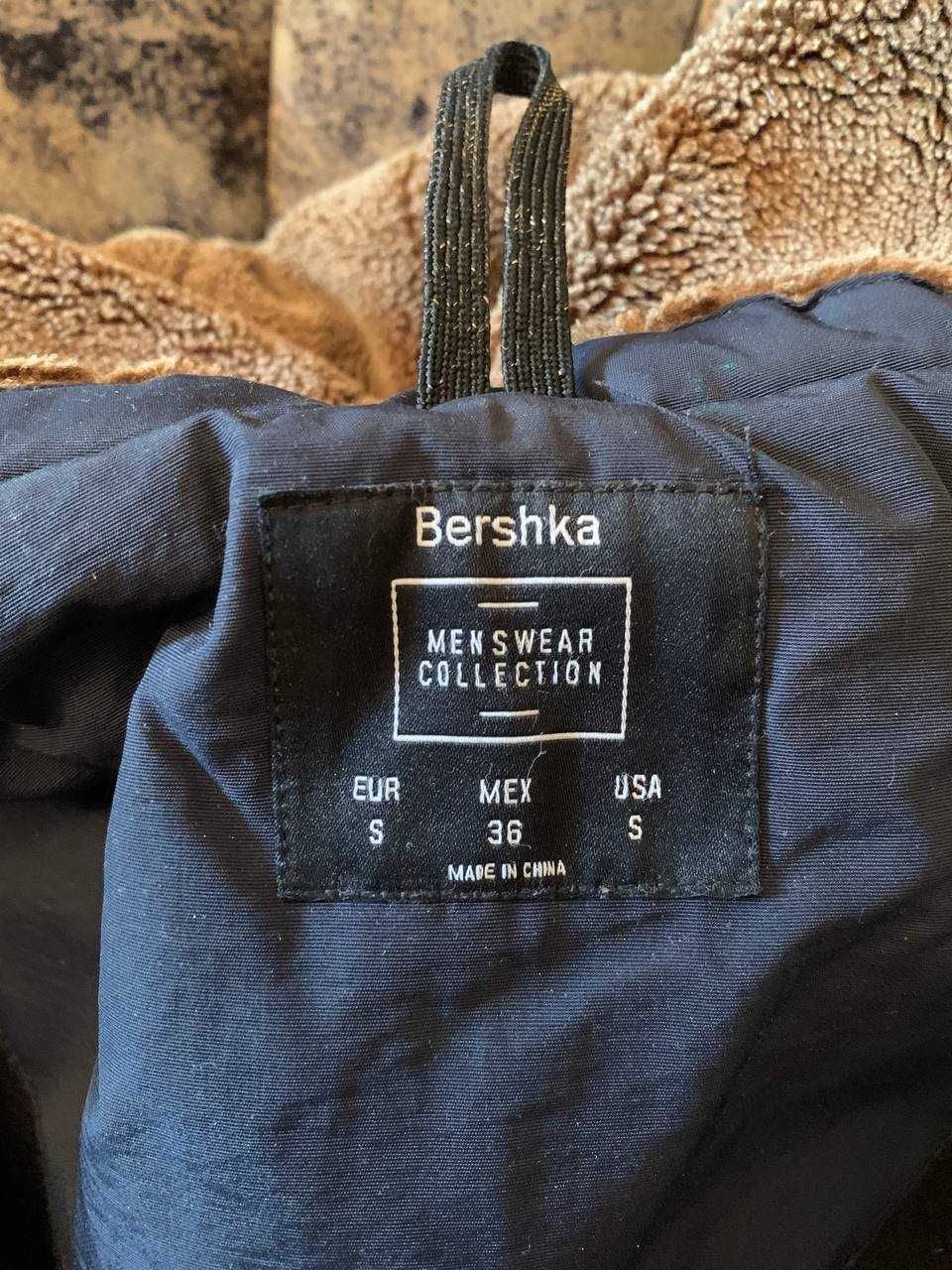 Зимовий пуховик Bershka (Розмір S)