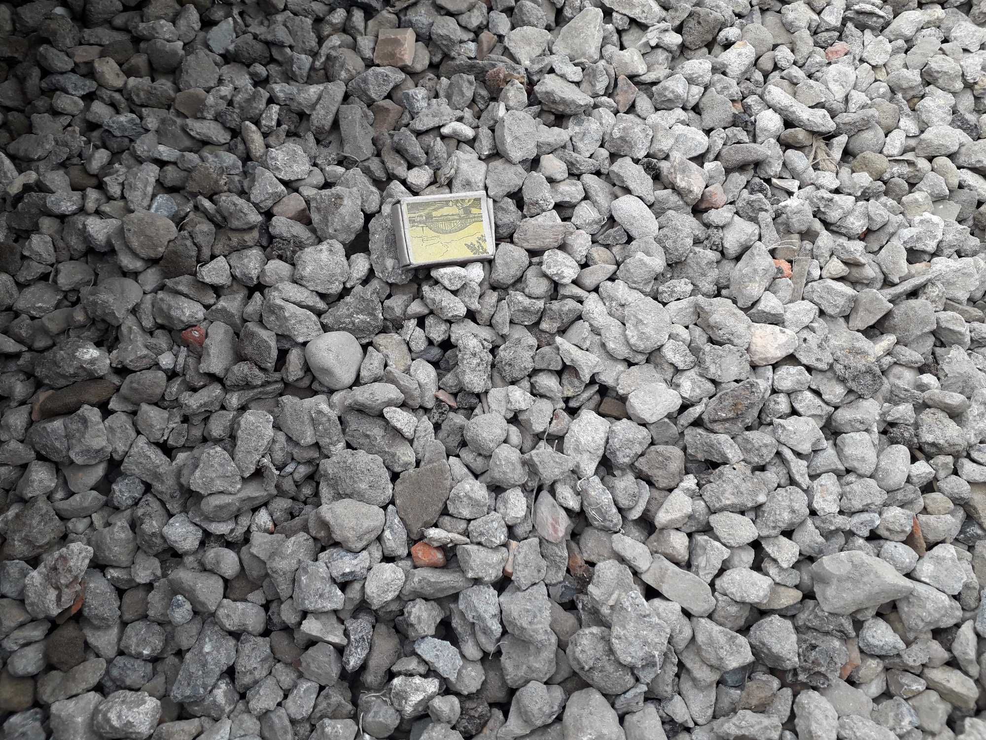 Podkład utwardzenie tłuczeń drobny gruz betonowy do 4 cm