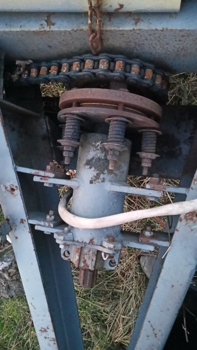 Sprzęgło wom z przyczepy samozbierającej