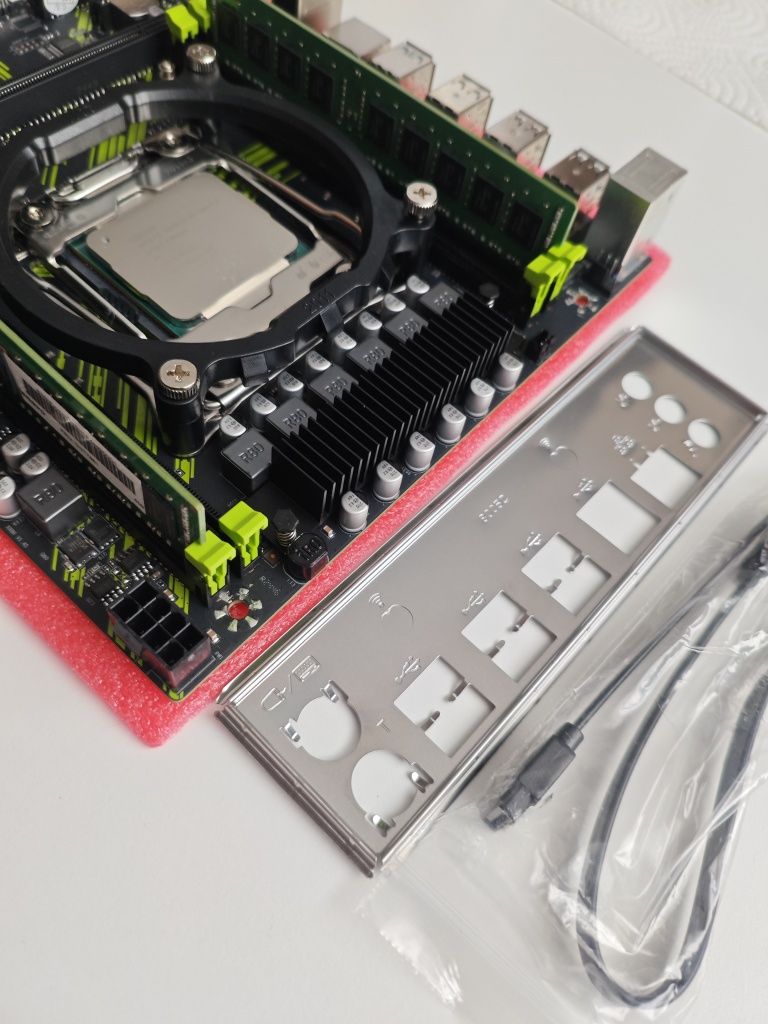 Zestaw - płyta główna Machinist X99, Xeon E5-2667V3, RAM 2x8GB DDR4