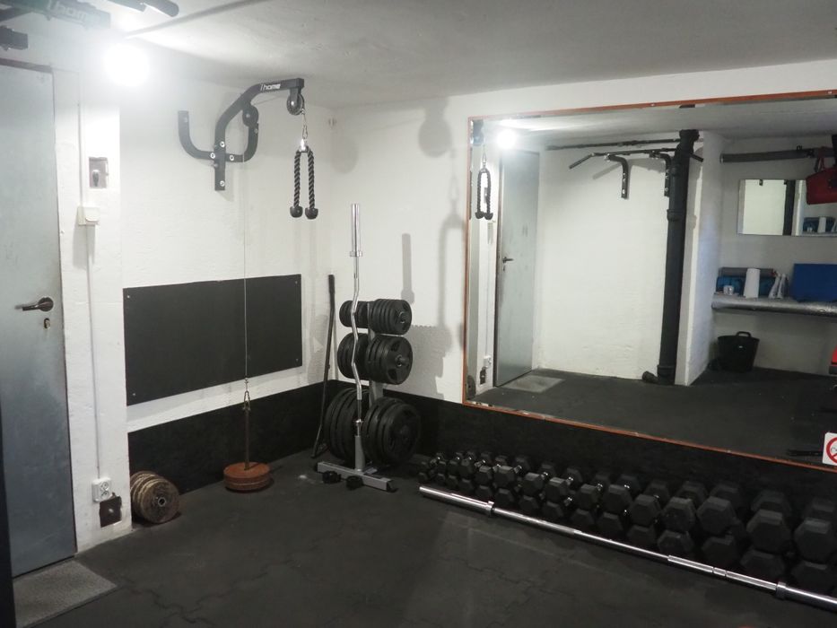 Sprzedam mieszkanie + garaż + siłownia