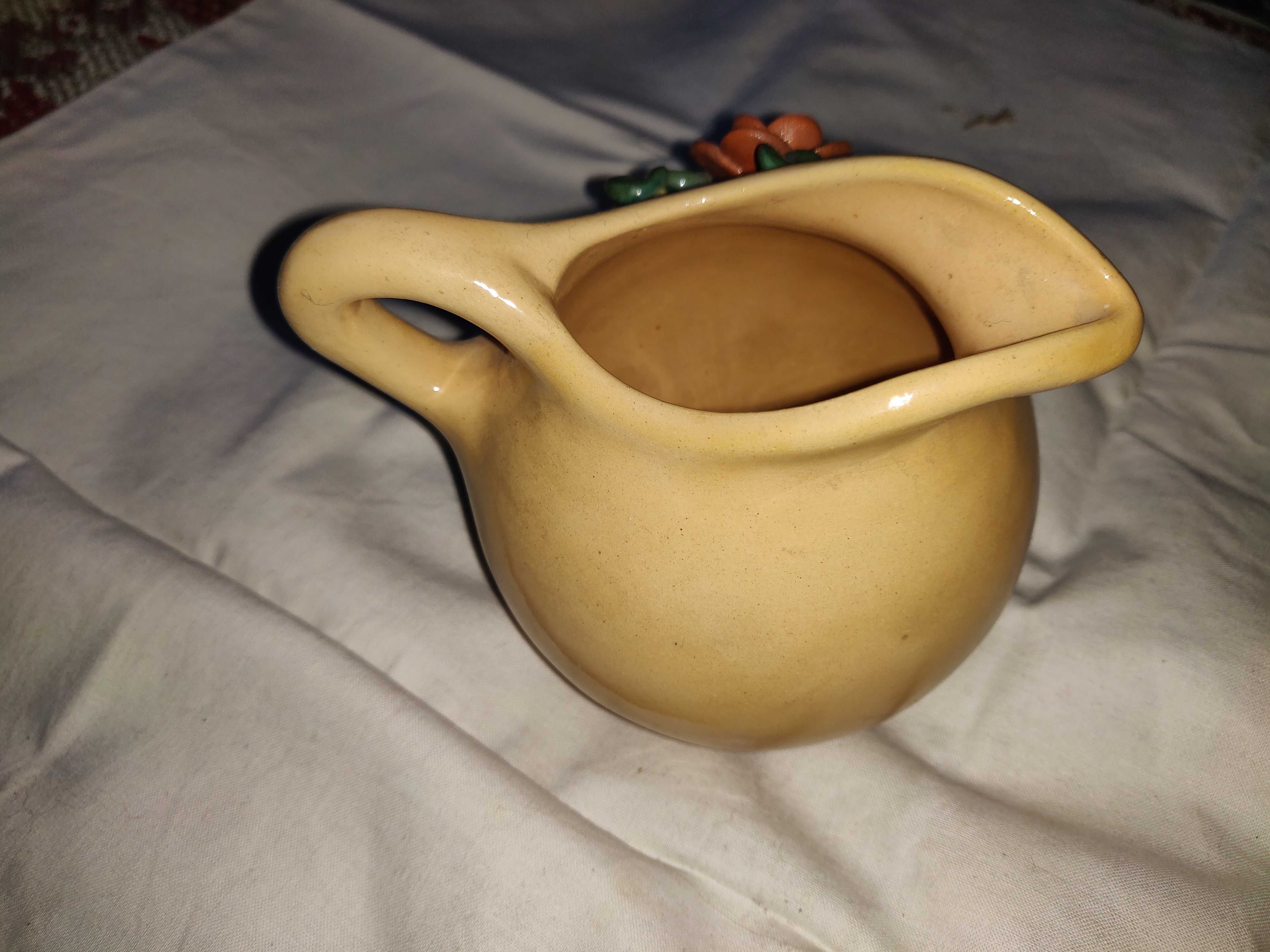 Zestaw ręcznie robionych glinianych naczyń Vintage