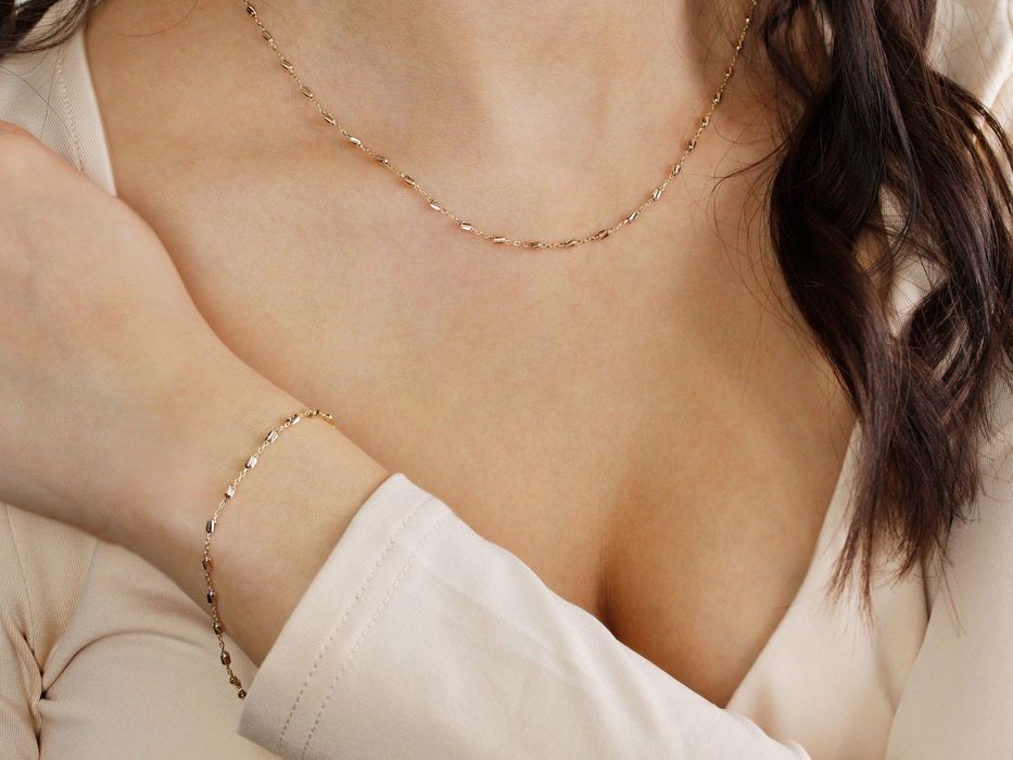 Złoty naszyjnik z elementami ozdobnymi diamentowane walce próba 375