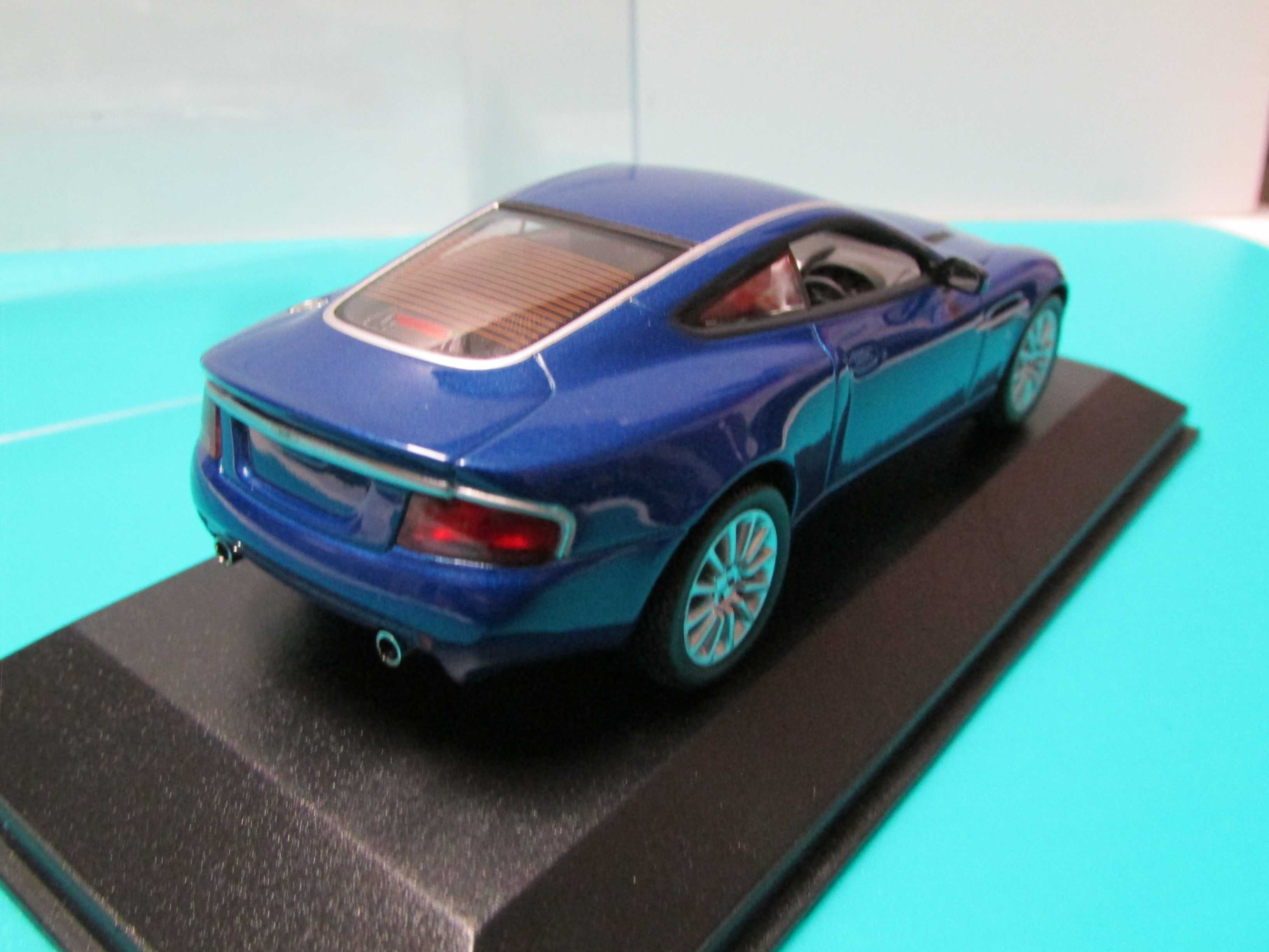 Aston Martin Vanquish (2002) - Miniatura Minichamps 1/43