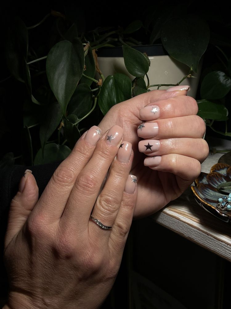 paznokcie hybrydowe, żelowe, manicure