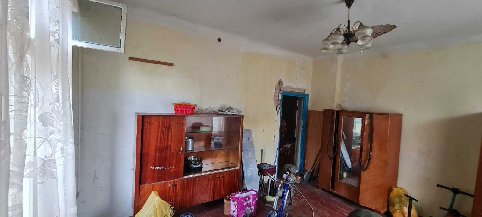 Продаж  великої  кімнати
