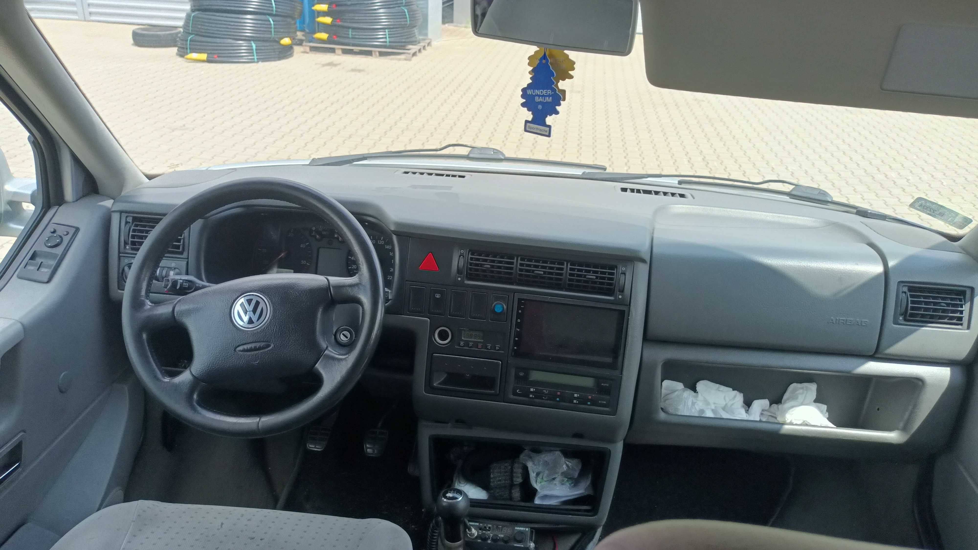Caravelle Long 2,5 TDI 130 km  9 osób 2000 rok Srebrny