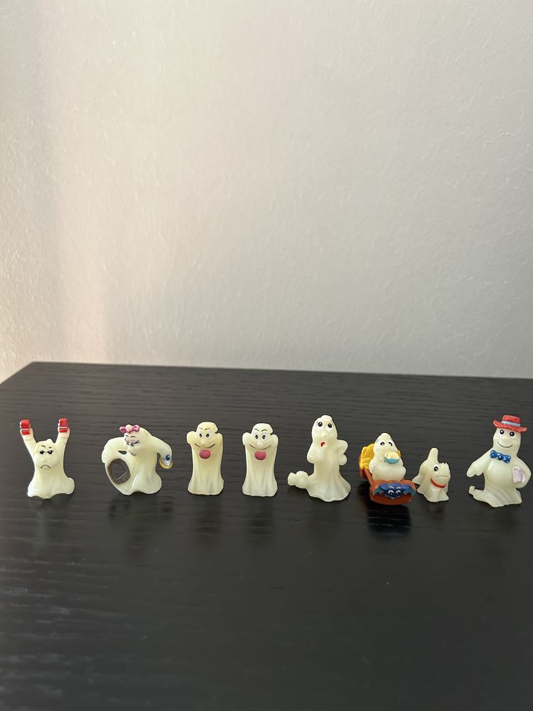 Vendo conjuto de bonecos fantasminhas que brilham no escuro.