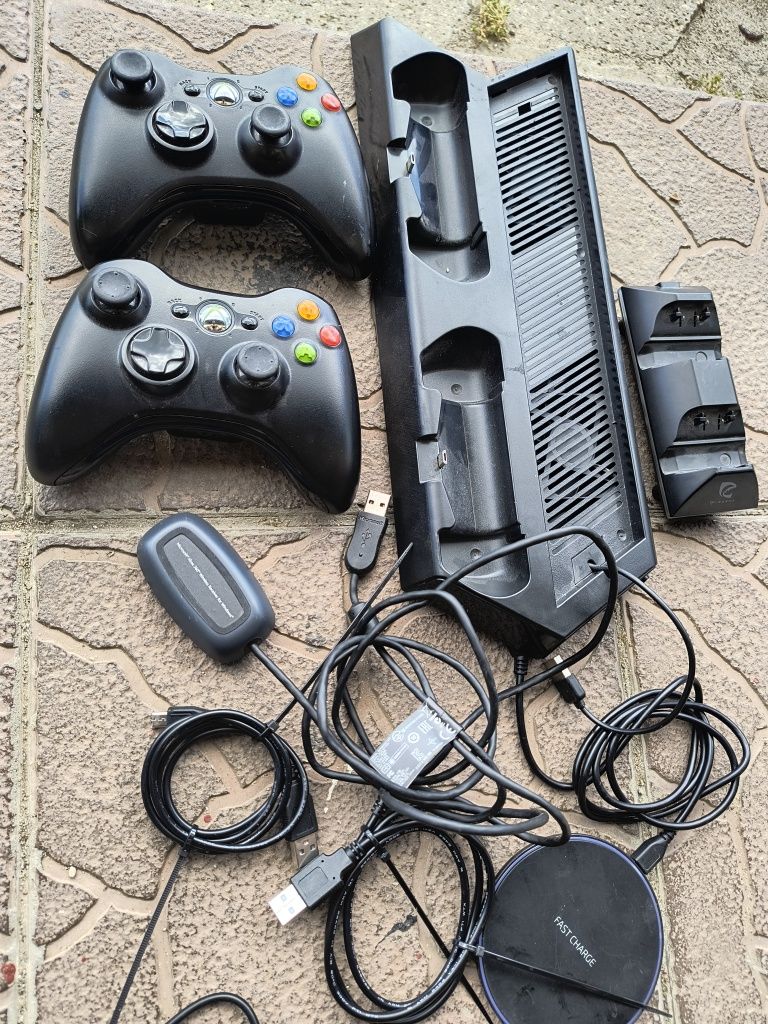 Pady stacja dokująca Xbox 360