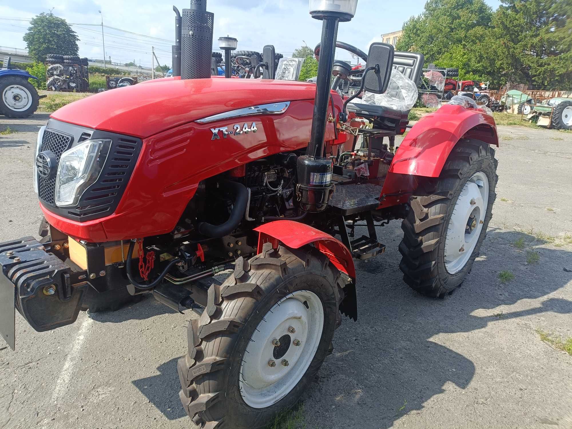 Мінітрактор Сінтай Xingtai XT-244L рівна підлога, бокова КПП4+1 2025