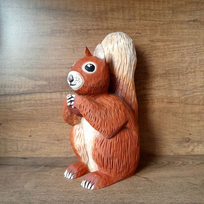 Rzeźba wiewiórki z drewna | Drewniana słodka figurka | Rękodzieło