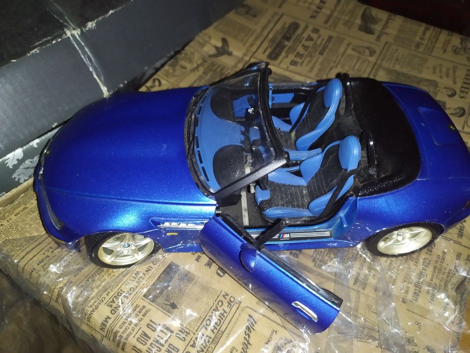Model samochodu BMW skala 1:18 od burago rezerwacja