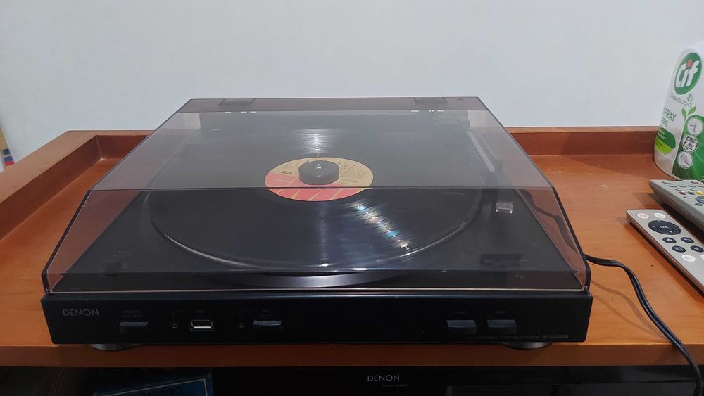 Gira-Discos Denon DP-200USB – Automático / Conversão USB