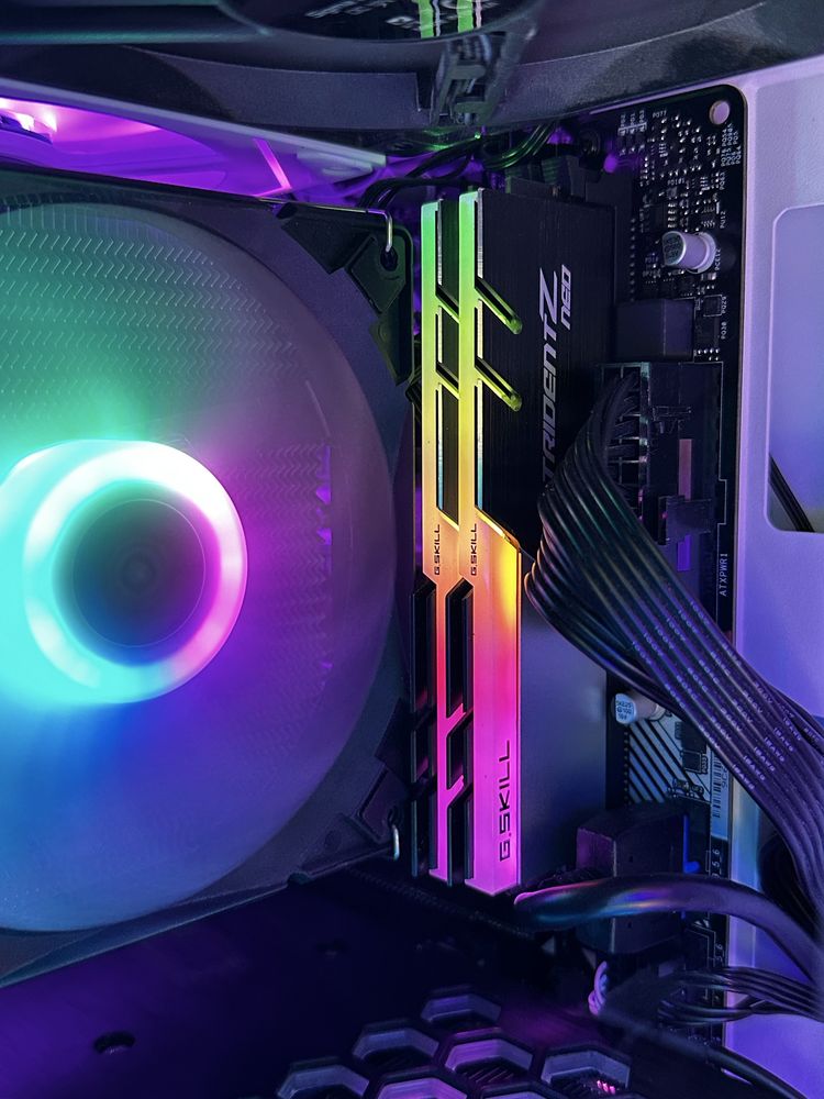 Komputer Gamingowy Biały Ryzen 5 5600x / Rtx 3060 ti / ekran IPS