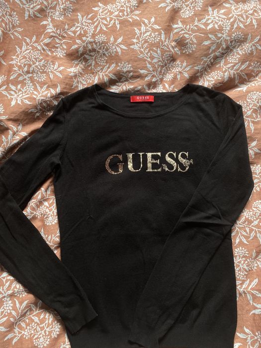 Sweterek Guess z napisem