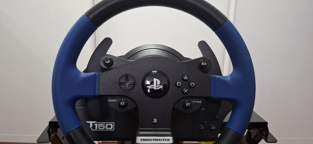 Kierownica do PC i PS3, PS4 Thrustmaster T150 na stelażu.