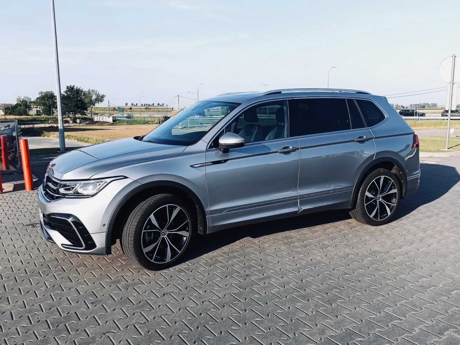 Volkswagen Tiguan      2022