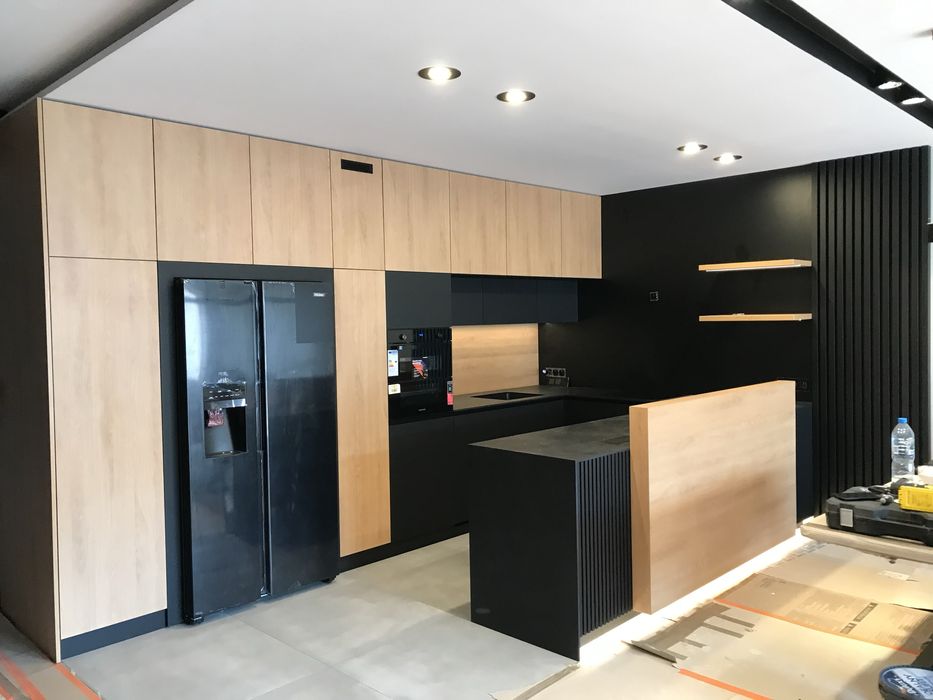 Meble na wymiar/Projekt mebli/Składanie/Montaz mebli/