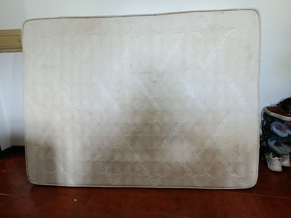 2 colchões para doar com urgência