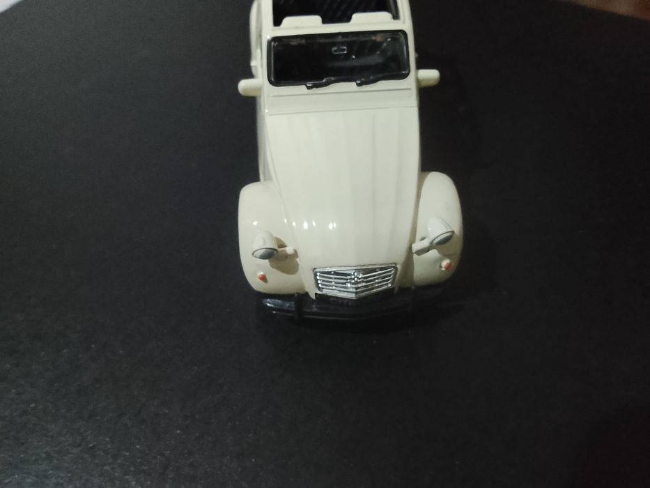 Citroen 2 CV abre as portas miniatura