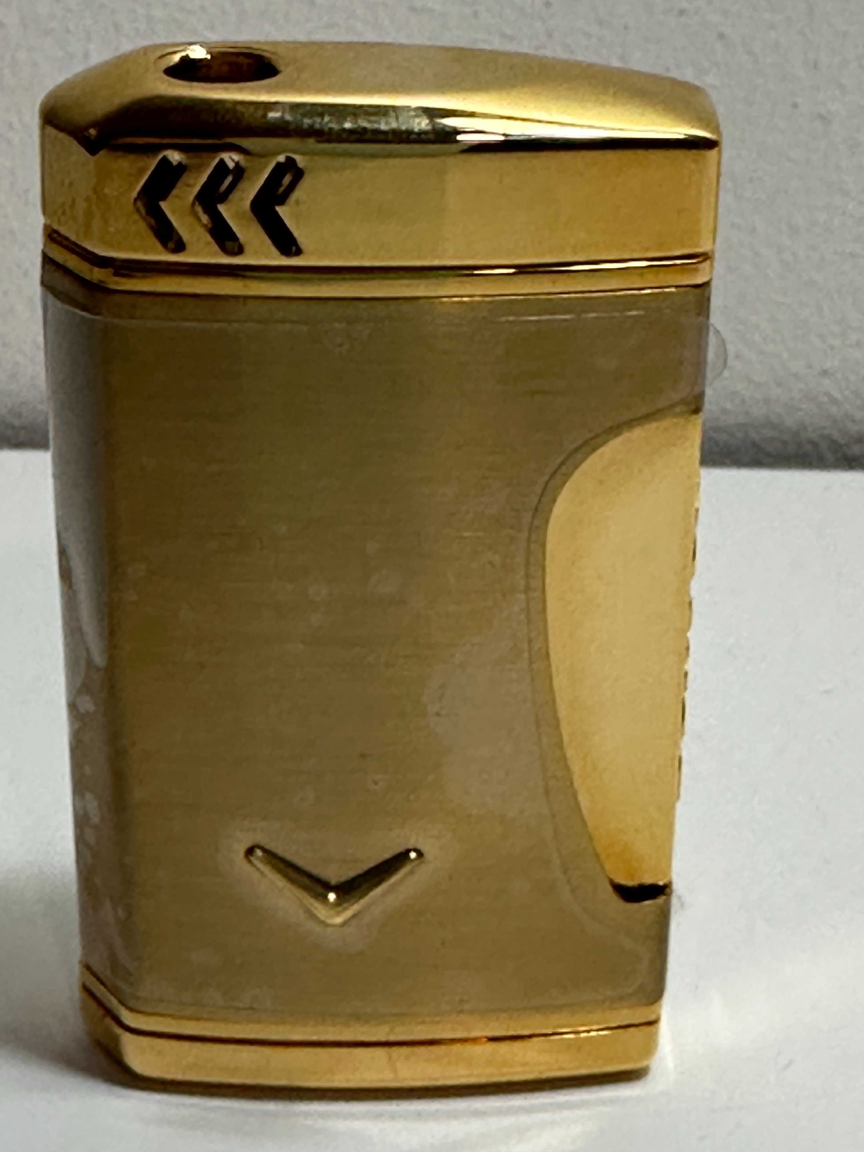 Isqueiro Ronson dourado novo.