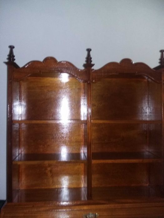 Móvel antigo, muito estimado.