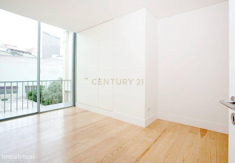 Excelente apartamento T2 para arrendamento nas Avenidas Novas, próximo