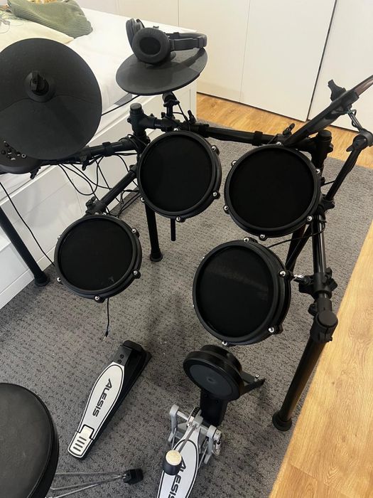 Bateria Alexis Nitro com banco e ascultador