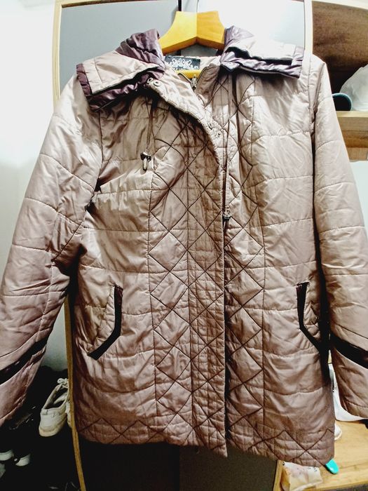 Жіноча куртка весна