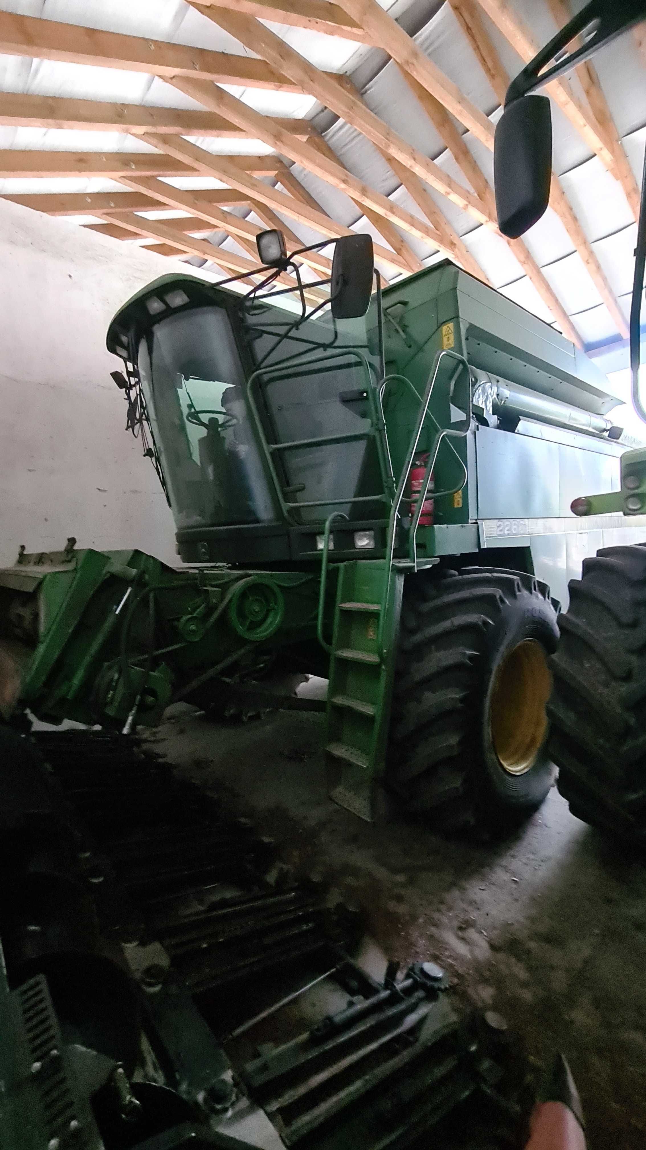 Kombajn zbożowy John Deere 2266